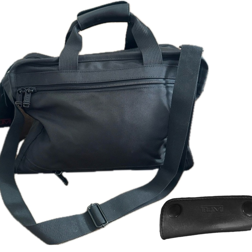 TUMI Weekender, EUC - Picture 6 of 6